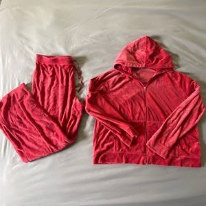 Matching Velour Women’s Lounge Set
